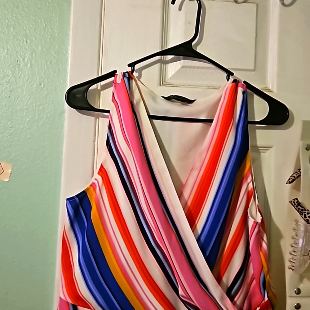 LG de colores azul , rosa , amarillo